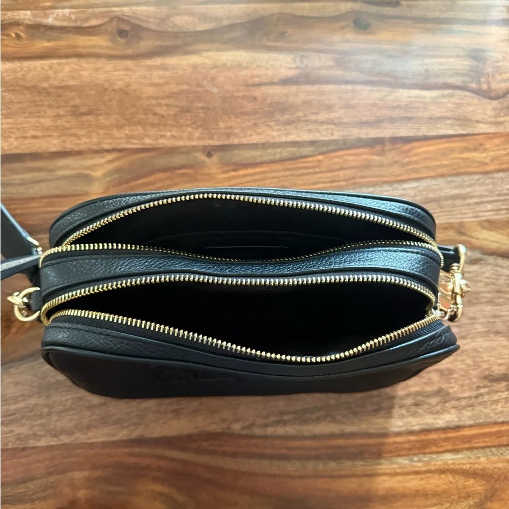 Coach Solid Black Pebbled Leather Horse and Carriage Crossbody Camera Bag Auth - Picture 4 of 11